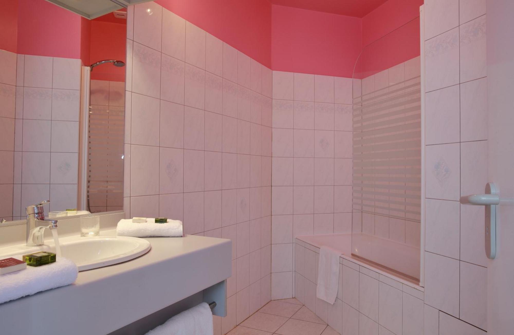 Sure Hotel By Best Western Saint-Quentin Ouest Holnon Exteriör bild