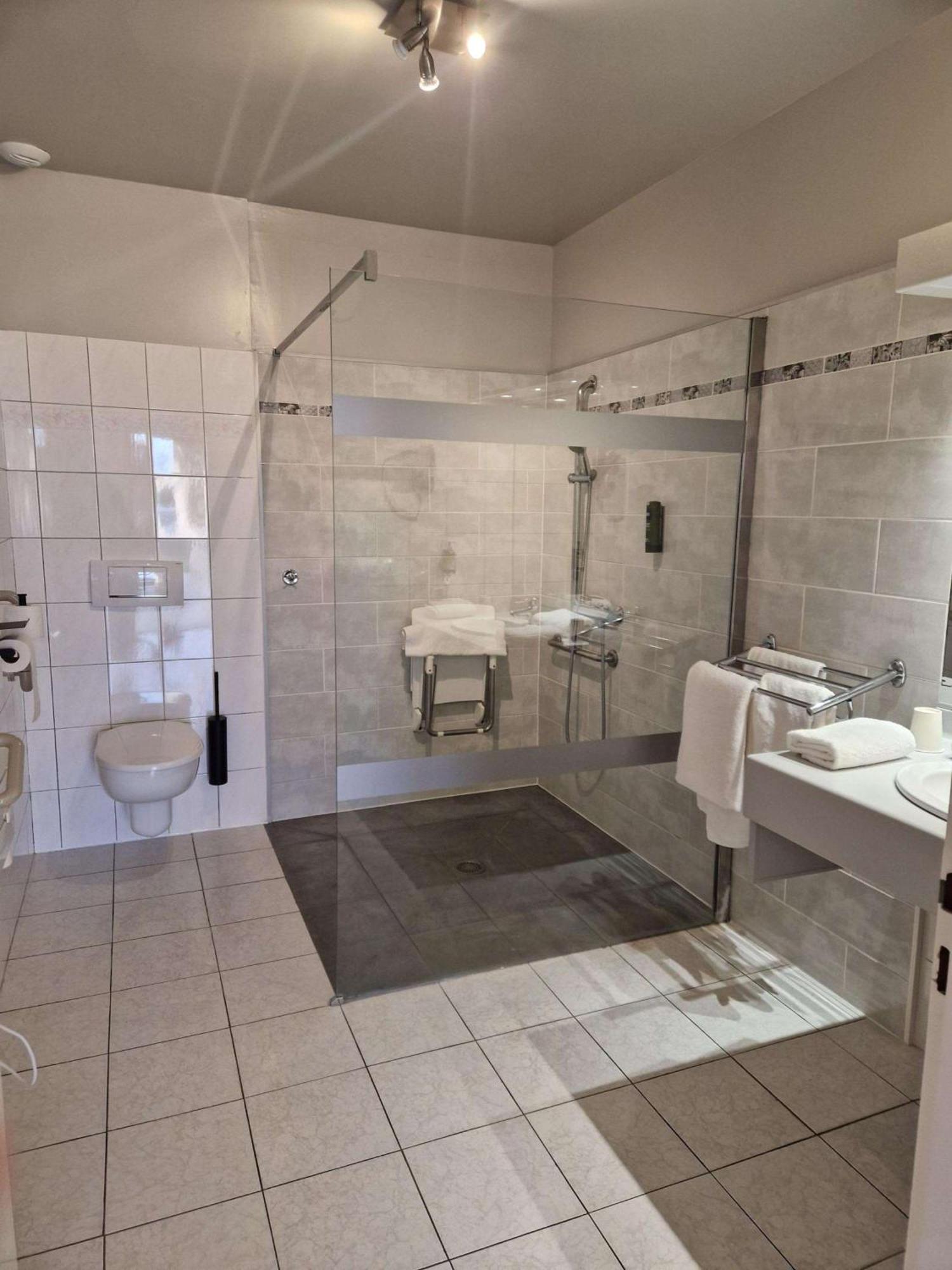 Sure Hotel By Best Western Saint-Quentin Ouest Holnon Exteriör bild