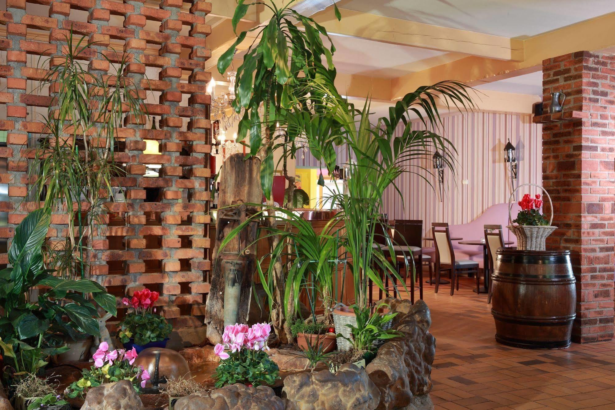 Sure Hotel By Best Western Saint-Quentin Ouest Holnon Exteriör bild