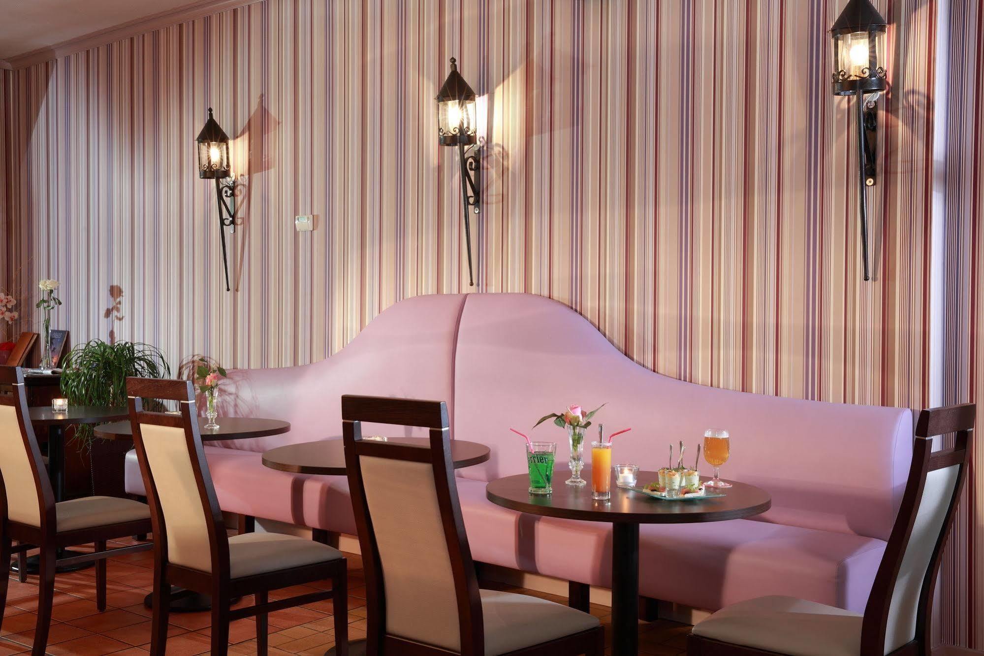 Sure Hotel By Best Western Saint-Quentin Ouest Holnon Exteriör bild